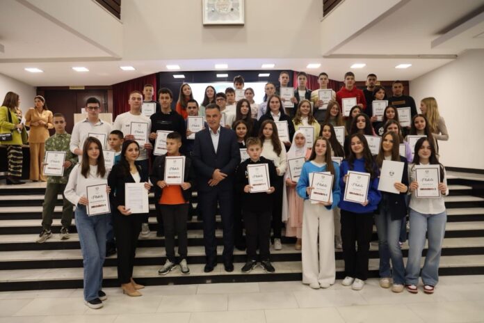 novi-pazar-nagradjuje-izvrsnost:-priznanja-za-najbolje-ucenike-i-mentore novi-pazar-nagradjuje-izvrsnost:-priznanja-za-najbolje-ucenike-i-mentore