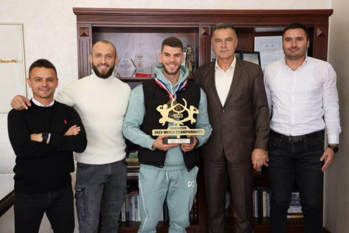 gradonacelnik-novog-pazara-nihad-bisevac-docekao-sampiona-dzenana-ademija