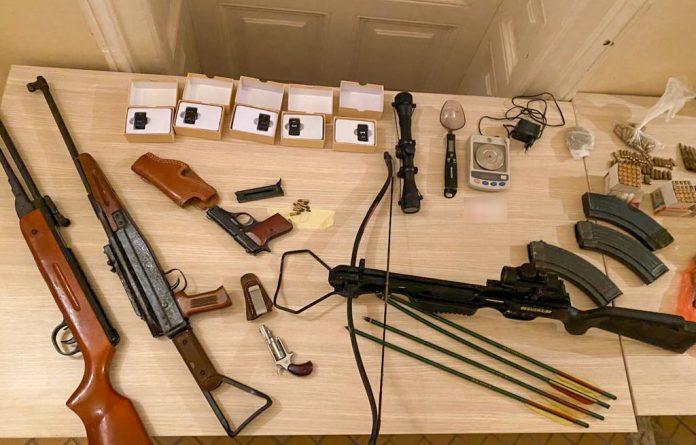 uhapseni-albanci,-zaplenjen-kilogram-heroina