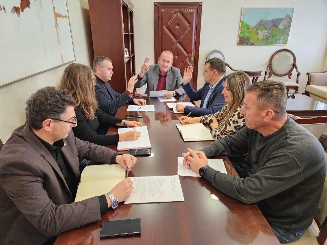 novi-pazar:-usvojena-odluka-o-dodeli-novcanih-sredstava-ucenicima-srednjih-skola