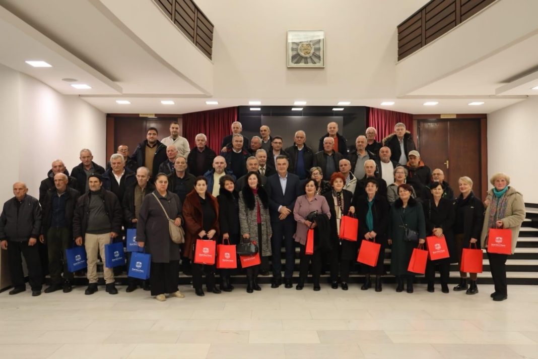 novi-pazar-svecano-ispraca-generaciju-penzionisanih-radnika