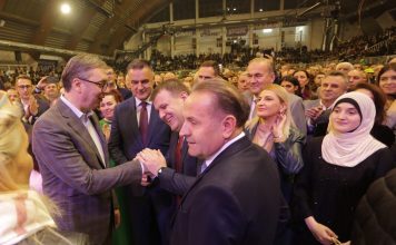 Počeo predizborni skup SNS u Novom Pazaru, obratiće se Vučić poceo-predizborni-skup-sns-u-novom-pazaru,-obratice-se-vucic