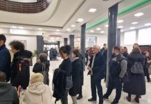 Redovi na biračkim mestima u Novom Pazaru redovi-na-birackim-mestima-u-novom-pazaru