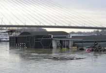 Čaušić: Nema stradalih i povređenih na splavu Kartel, SVS evakuisao 114 lica causic:-nema-stradalih-i-povredjenih-na-splavu-kartel,-svs-evakuisao-114-lica