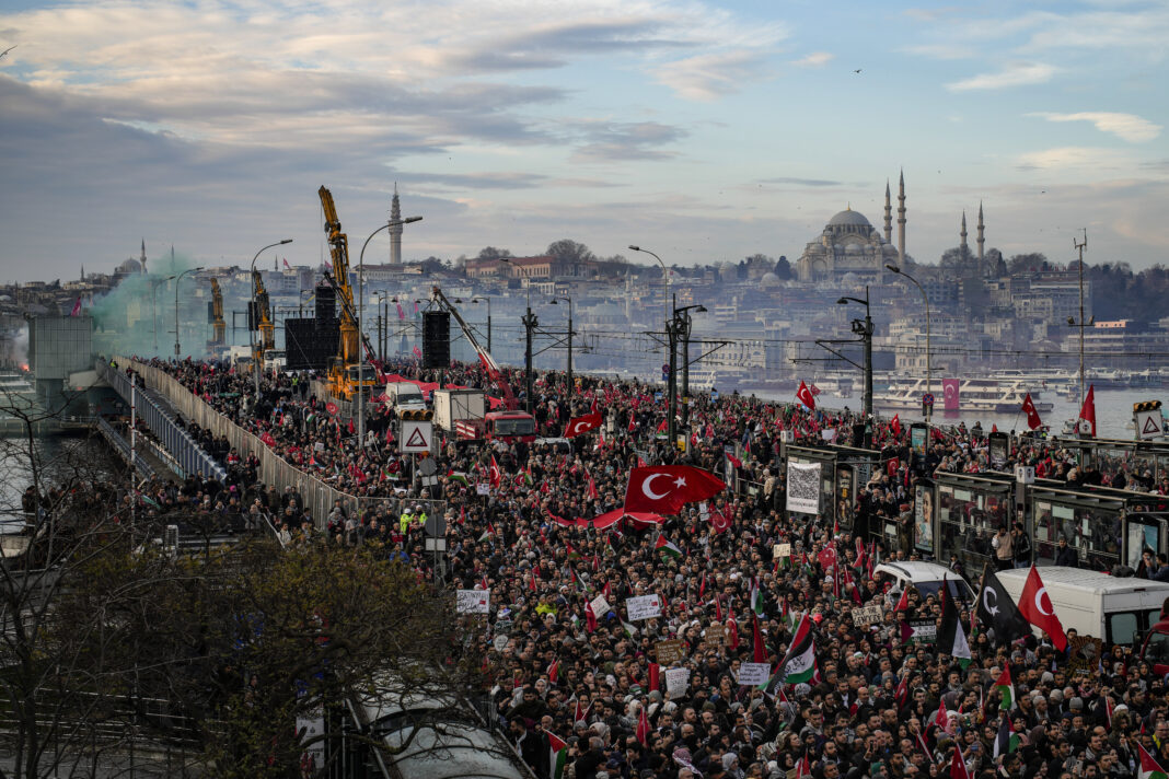 u-istanbulu-odrzan-veliki-protest-protiv-pkk-i-izraela