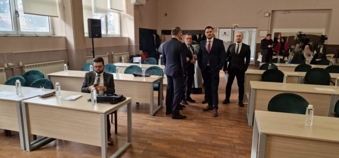 konstitutivna-skupstina-novog-pazara-pocela-sa-zakasnjenjem,-zecirovic-izazvao-incident