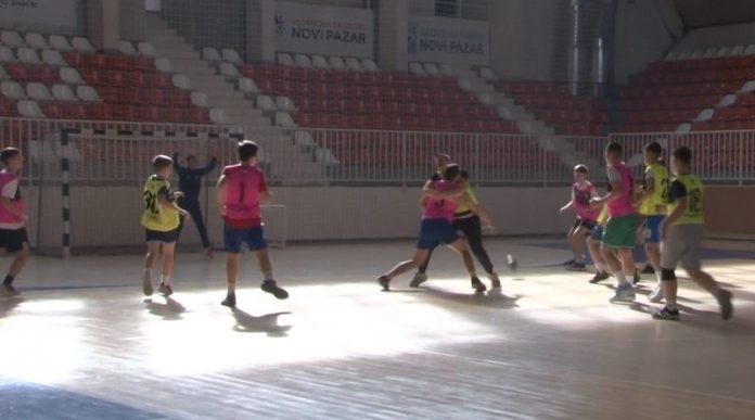 pazarski-osnovci-igrali-rukomet