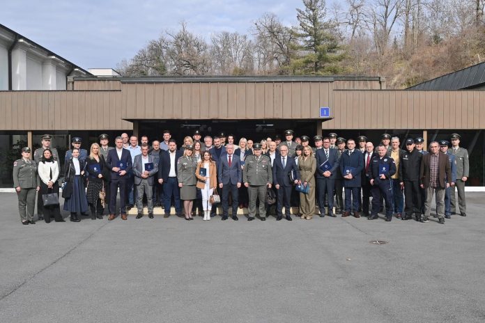 novi-pazar-dobitnik-priznanja-za-izuzetan-doprinos-razvoju-saradnje-u-pripremama-za-odbranu