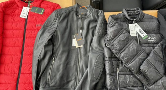 carinici-zaplenili-garderobu-vrednu-milion-i-po-dinara carinici-zaplenili-garderobu-vrednu-milion-i-po-dinara