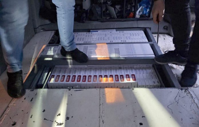 tutinac-krio-6.500-paklica-cigareta-u-patosu-automobila