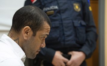 Bivši fudbaler Dani Alves osuđen na četiri ipo godine zatvora zbog silovanja bivsi-fudbaler-dani-alves-osudjen-na-cetiri-ipo-godine-zatvora-zbog-silovanja