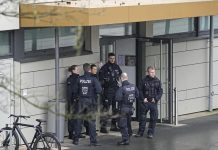 Tinejdžer nožem napao učenike u školi u Nemačkoj, više povređenih tinejdzer-nozem-napao-ucenike-u-skoli-u-nemackoj,-vise-povredjenih