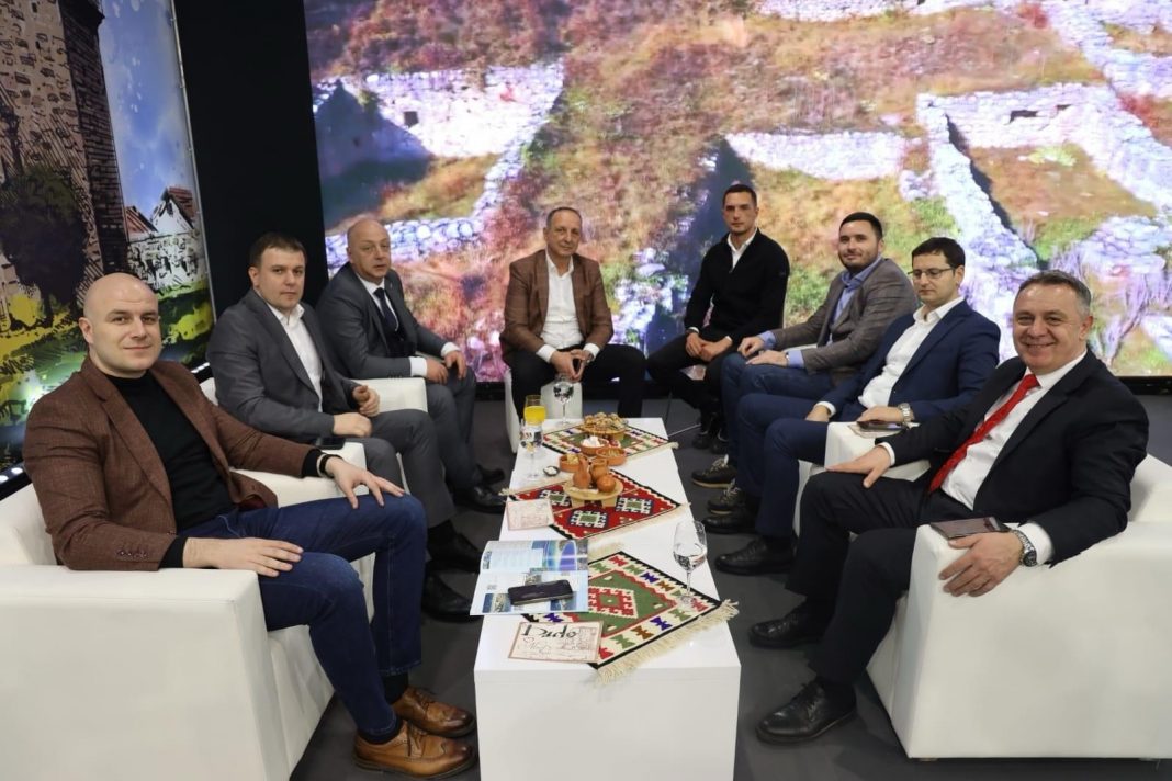 samir-lekic-i-husein-memic-obisli-novopazarski-stand-na-sajmu-turizma