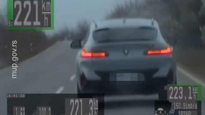 zena-vozila-bmw-preko-220-kilometara-na-cas-na-putu-gde-je-ogranicenje-80-(video)