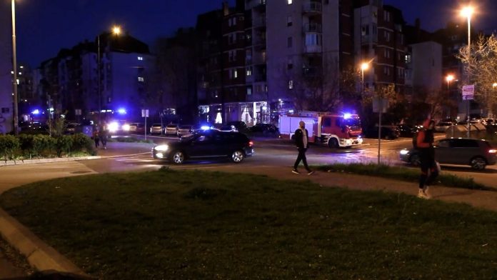 pozar-u-stanu-na-bezaniji:-plamen-buknuo-u-kuhinji,-vise-vatrogasnih-vozila-na-terenu pozar-u-stanu-na-bezaniji:-plamen-buknuo-u-kuhinji,-vise-vatrogasnih-vozila-na-terenu