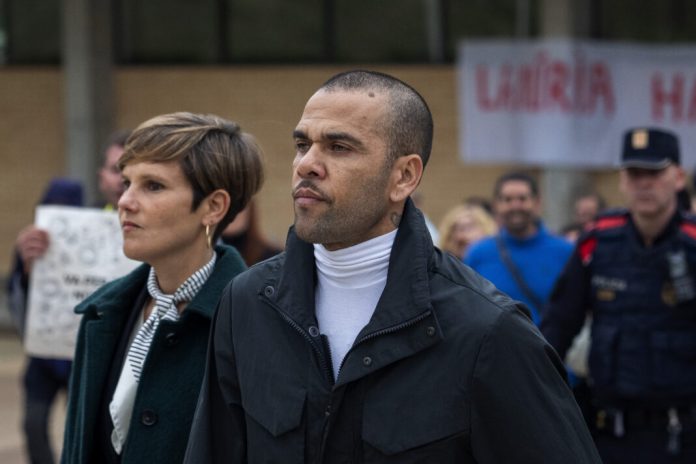 brazilski-fudbaler-dani-alves-izasao-iz-zatvora