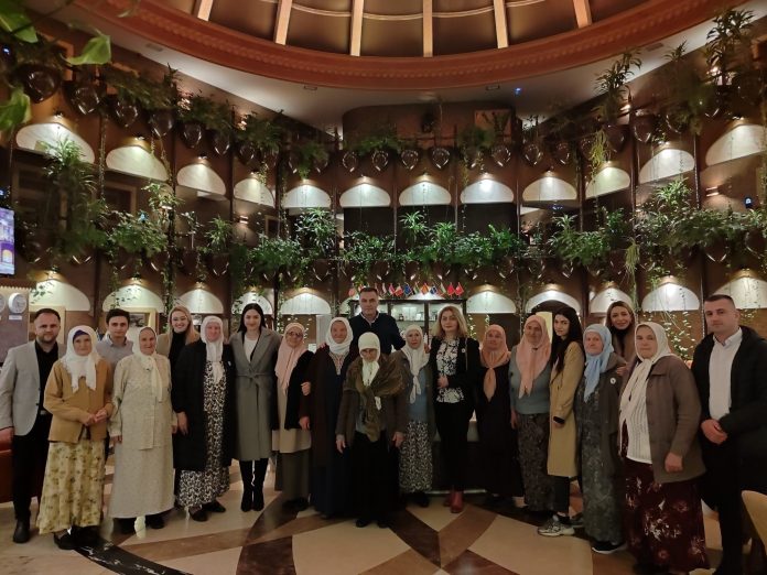 gradonacelnik-bisevac-ugostio-clanice-udruzenja-“majke-srebrenice”