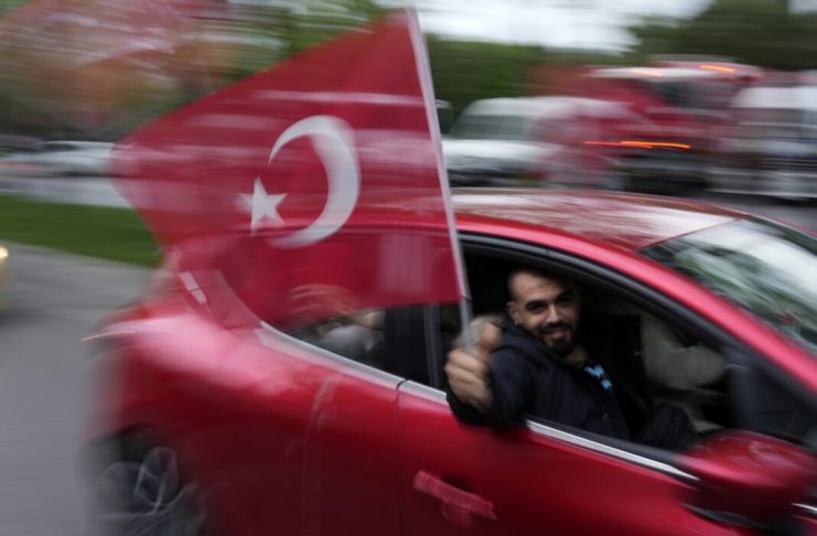 u-turskoj-u-nedelju-opstinski-izbori,-test-za-erdogana