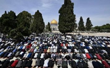 Uprkos izraelskim ograničenjima: Oko 125.000 Palestinaca klanjalo džuma-namaz u Al-Aksi uprkos-izraelskim-ogranicenjima:-oko-125.000-palestinaca-klanjalo-dzuma-namaz-u-al-aksi