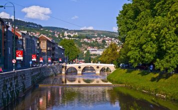 Počelo suđenje Vojnu Pavloviću zbog transparenta o Ratku Mladiću pocelo-sudjenje-vojnu-pavlovicu-zbog-transparenta-o-ratku-mladicu