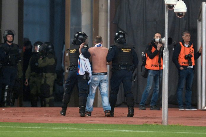 uhapsen-51-navijac-u-neredima-u-splitu,-povredjena-3-policajca uhapsen-51-navijac-u-neredima-u-splitu,-povredjena-3-policajca