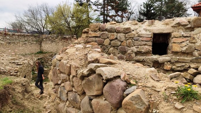 novi-pazar:-u-toku-prva-faza-radova-na-restauraciji-dzephane