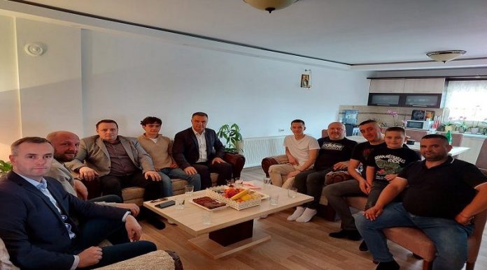 bisevac-sa-porodicom-ravic:-niko-nece-pokvariti-dobre-odnose-bosnjaka-i-srba