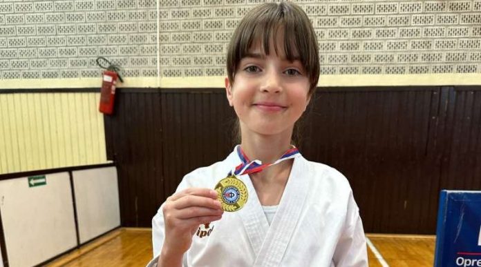 ps-u-karateu:-tri-zlata-za-feniks