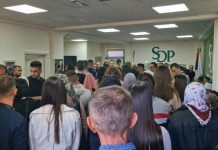 Izvanredna podrška listi SDP u Tutinu (FOTO) izvanredna-podrska-listi-sdp-u-tutinu-(foto)