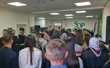 Izvanredna podrška listi SDP u Tutinu (FOTO) izvanredna-podrska-listi-sdp-u-tutinu-(foto)