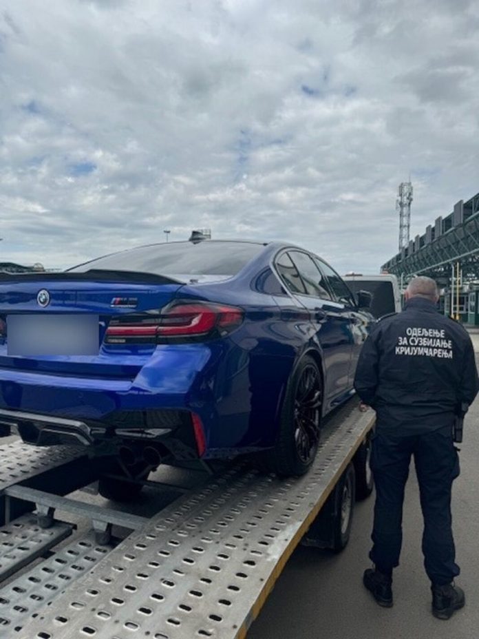 carinici-sprecili-pokusaj-krijumcarenja-bmw-a-od-61.000-evra