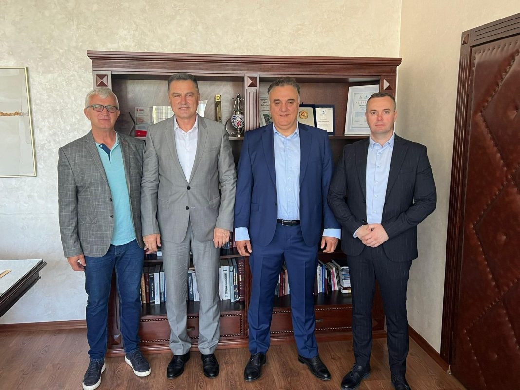 gradonacelnik-bisevac-sa-direktorom-republickog-geodetskog-zavoda-o-projektima-koji-su-u-toku