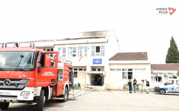 Polumaturanti zapalili krov OŠ „Vlado Milić“ tokom bakljade (VIDEO) polumaturanti-zapalili-krov-os-„vlado-milic“-tokom-bakljade-(video)