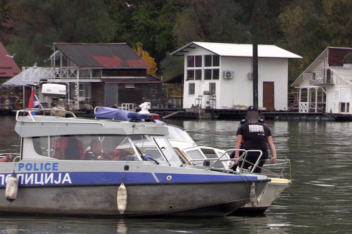 telo-nepoznatog-muskarca-izvuceno-iz-dunava:-policija-obavlja-uvidjaj,-na-terenu-i-vatrogasci