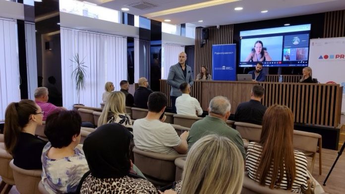 odrzan-okrugli-sto-u-novom-pazaru:-jacanje-kapaciteta-za-smanjenje-diskriminacije-starijih-osoba