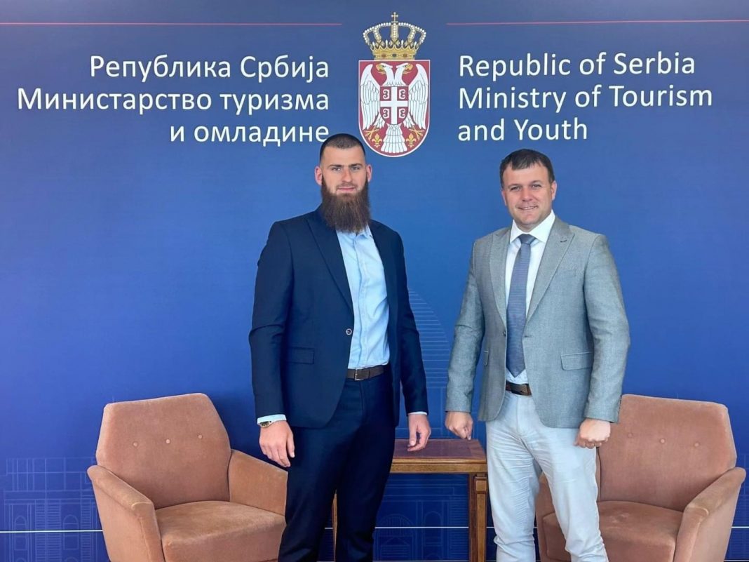 ministar-husein-memic-potpisao-ugovor-o-uredjenju-kompleksa-“vitkovice”-na-jezeru-gazivode