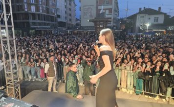 SDP: Koncert Džejle Ramović u Tutinu završen spektakularnim vatrometom sdp:-koncert-dzejle-ramovic-u-tutinu-zavrsen-spektakularnim-vatrometom