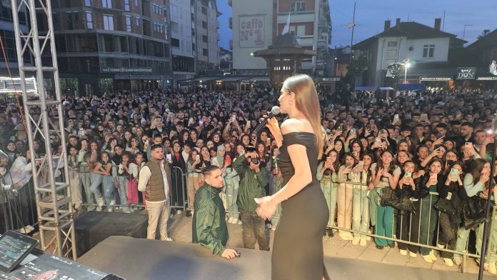 sdp:-koncert-dzejle-ramovic-u-tutinu-zavrsen-spektakularnim-vatrometom