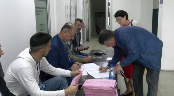 u-opstini-tutin-do-12-sati-glasalo-9,14-% u-opstini-tutin-do-12-sati-glasalo-9,14-%