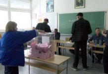 U Sjenici je do 14 h glasalo 23% upisanih birača u-sjenici-je-do-14-h-glasalo-23%-upisanih-biraca