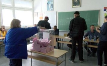 U Sjenici je do 14 h glasalo 23% upisanih birača u-sjenici-je-do-14-h-glasalo-23%-upisanih-biraca