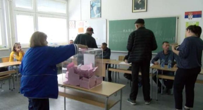 u-sjenici-je-do-14-h-glasalo-23%-upisanih-biraca