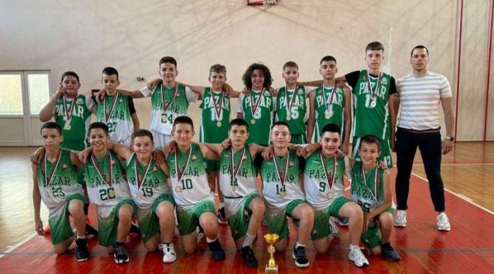 mladi-kosarkasi-pazara-osvojili-prvo-mesto-u-regionalnom-takmicenju