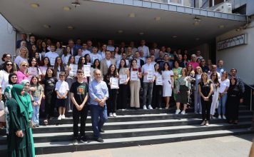 Novi Pazar nagrađuje najbolje učenike: Novčane nagrade za 17 osnovaca i 7 srednjoškolaca novi-pazar-nagradjuje-najbolje-ucenike:-novcane-nagrade-za-17-osnovaca-i-7-srednjoskolaca