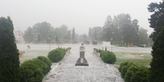 opstinu-gornji-milanovac-pogodio-grad-velicine-oraha opstinu-gornji-milanovac-pogodio-grad-velicine-oraha