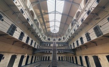 Određen pritvor muškarcu zbog nedozvoljenih polnih radnji prema maloletnoj ćerci odredjen-pritvor-muskarcu-zbog-nedozvoljenih-polnih-radnji-prema-maloletnoj-cerci