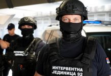 RACIJA U NOVOM PAZARU: Pronađeno oružje, privedena lica sa poternice racija-u-novom-pazaru:-pronadjeno-oruzje,-privedena-lica-sa-poternice