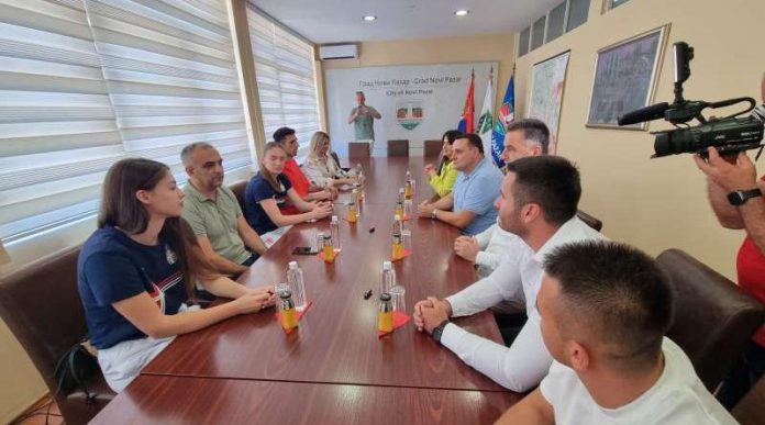 gradonacelnik-nihat-bisevac-uprilicio-prijem-za-novopazarske-olimpijce gradonacelnik-nihat-bisevac-uprilicio-prijem-za-novopazarske-olimpijce