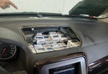 Potpuno pregrađen auto pun cigareta potpuno-pregradjen-auto-pun-cigareta