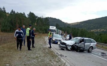 Žestok sudar kamiona i automobila kod Zlatibora: Prednji deo na oba vozila skoro potpuno slupan zestok-sudar-kamiona-i-automobila-kod-zlatibora:-prednji-deo-na-oba-vozila-skoro-potpuno-slupan